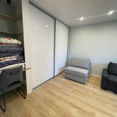 Apartament Modern 1Br Haven Near Two Parks Ryga Zewnętrze zdjęcie