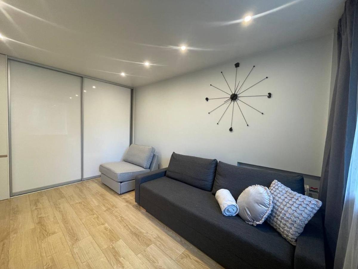 Apartament Modern 1Br Haven Near Two Parks Ryga Zewnętrze zdjęcie