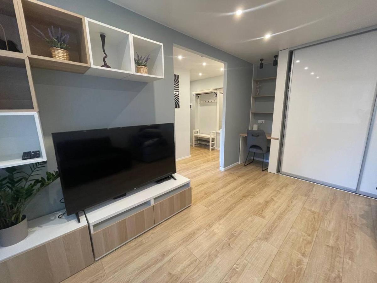 Apartament Modern 1Br Haven Near Two Parks Ryga Zewnętrze zdjęcie