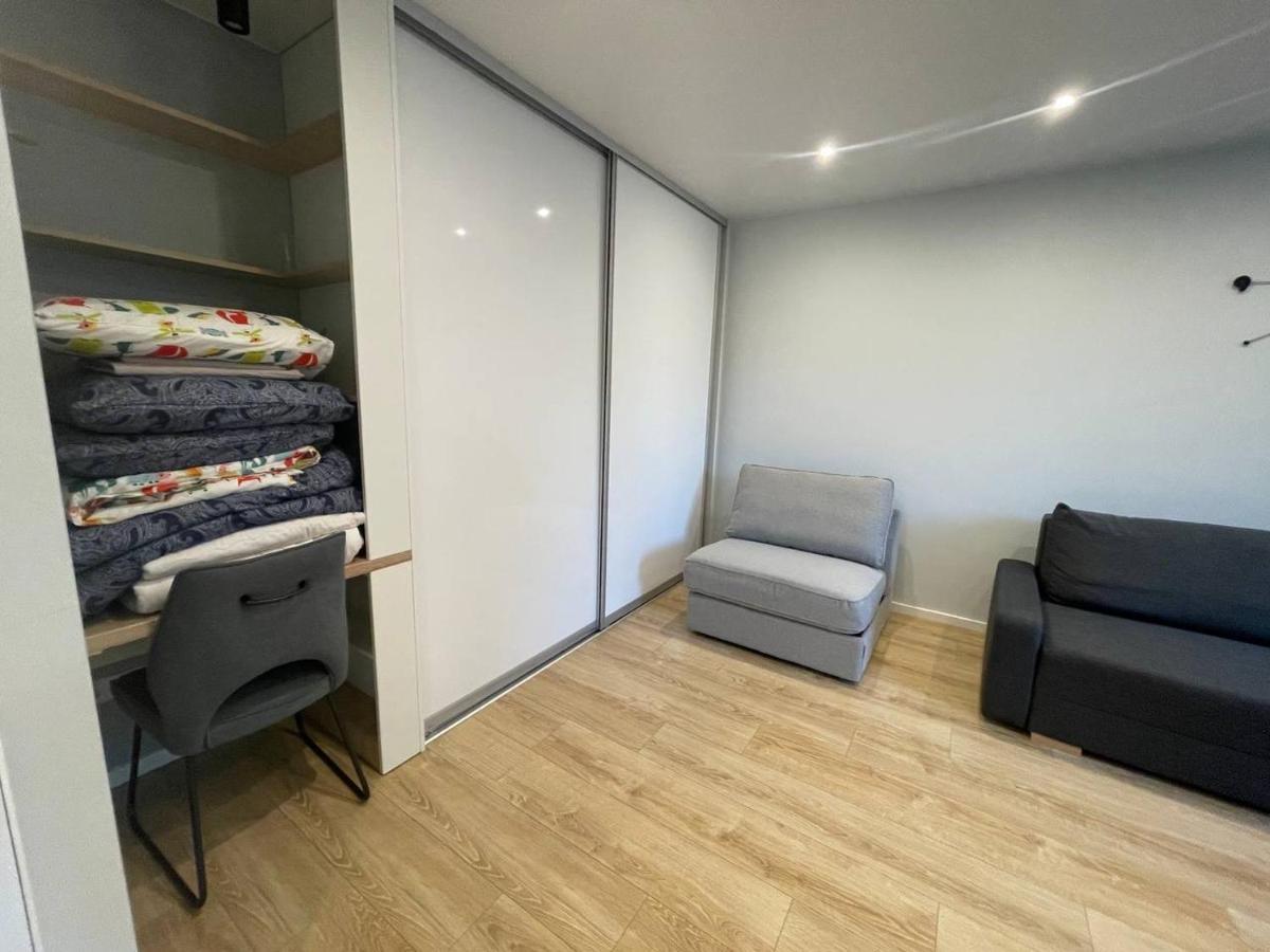 Apartament Modern 1Br Haven Near Two Parks Ryga Zewnętrze zdjęcie
