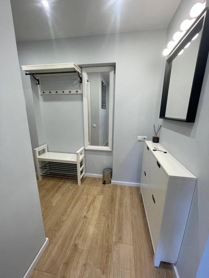 Apartament Modern 1Br Haven Near Two Parks Ryga Zewnętrze zdjęcie